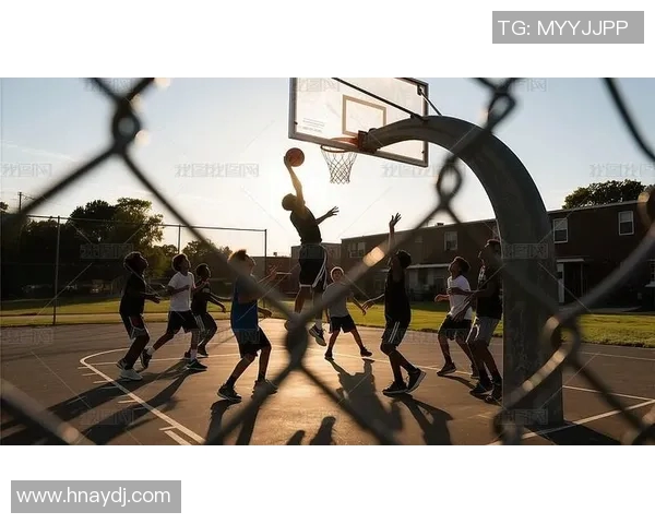 明星篮球场上的背影与梦想交织的瞬间